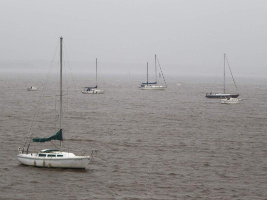 FOTOS: Estadounidenses desafían las alertas por el huracán Florence