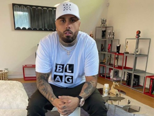 Cantante Nicky Jam presenta a su nueva novia