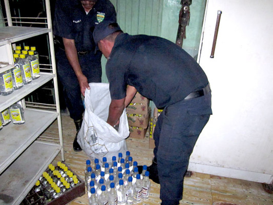 Ministerio Público confirma 10 decesos por intoxicación alcohólica