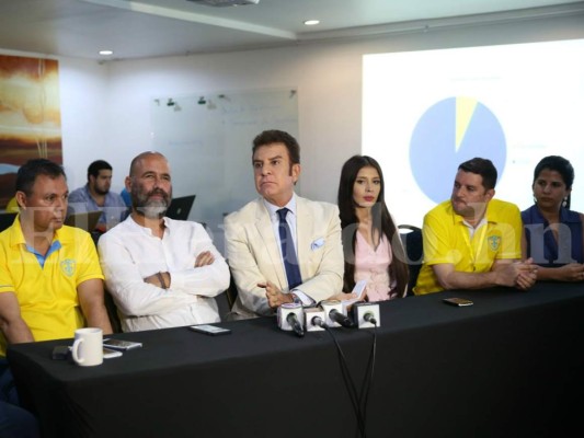 La mesa principal de autoridades electorales del Pac, brinda una conferencia de prensa con los resultados oficiales. Foto: Jimmy Argueta / El Heraldo.
