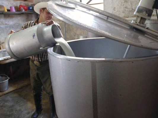 Se dispara precio de la leche por la baja producción