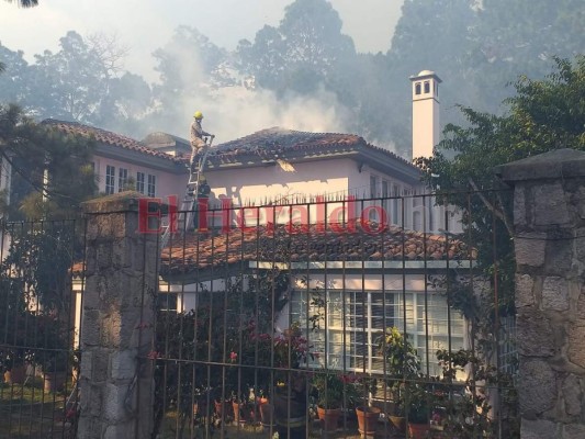 Las imágenes del incendio que afectó consulado de Portugal en El Hatillo