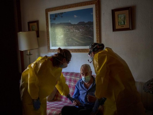 13 imágenes de la difícil lucha de los ancianos contra el coronavirus