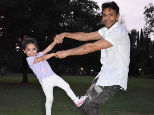 Aitana le canta 'Happy Birthday' a su hermana Aislinn Derbez y el video se vuelve viral