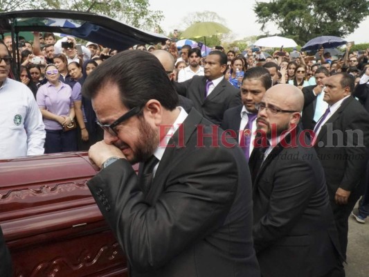 Así fue la emotiva despedida del apóstol German Ponce a su esposa Ninoska (FOTOS)