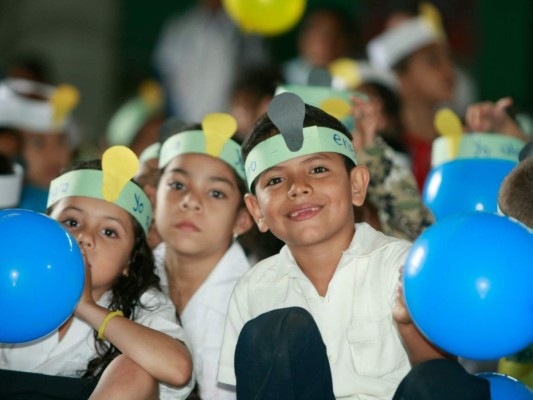 Estudiantes de 10 CEB preparan proyectos para ahorrar energía en la capital