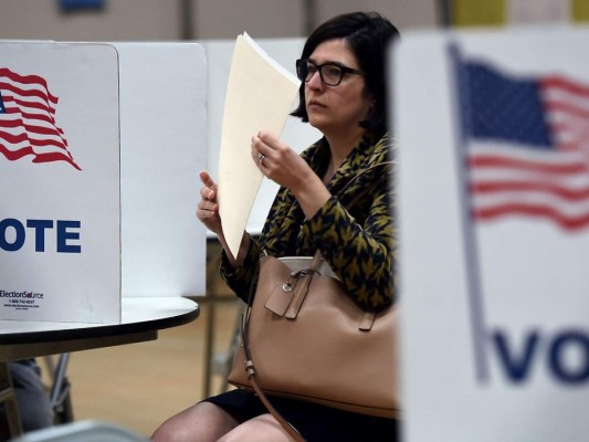 EEUU: Supermartes opone a Biden y Sanders, con Bloomberg como tercero