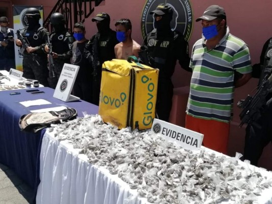 Evidencias y rostros de supuestos criminales capturados este miércoles en Honduras
