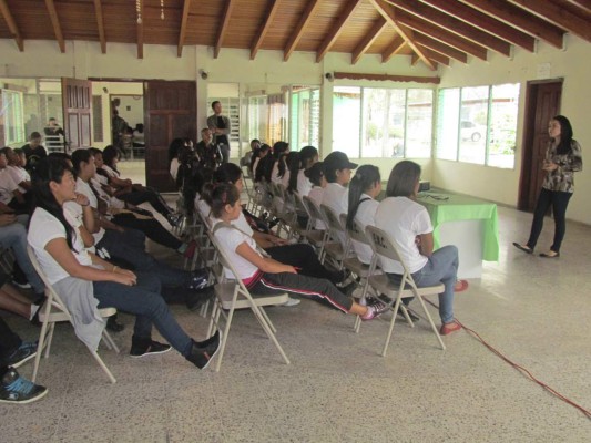 Niños se convierten en guardianes de la patria
