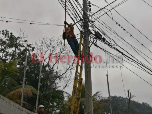 FOTOS: Accidente de rastra deja sin electricidad gran parte de zona sur de Honduras