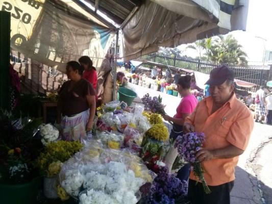 Hondureños conmemoran hoy el Día de los Muertos