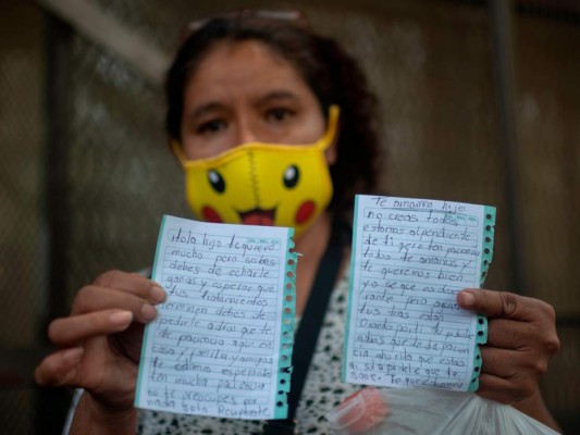 Con cartas, mexicanos envían aliento a parientes con Covid-19 (FOTOS)