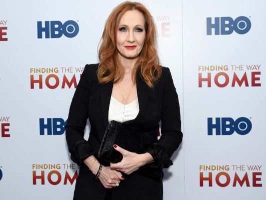 JK Rowling es criticada por comentario sobre personas trans