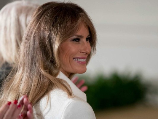 Melania Trump gana demanda al Daily Mail por un artículo que la llamó 'dama de compañía”