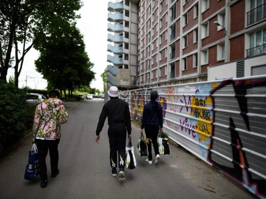 FOTOS: El coronavirus sigue matando mientras el mundo avanza un prudente desconfinamiento