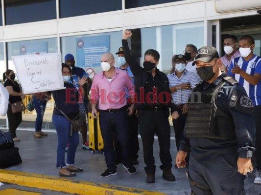 Así fue el ingreso a Honduras del exdirector de la Policía Nacional Ramón Sabillón (Fotos)