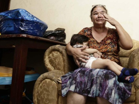 Madres de escasos recursos agradecen donación entre el llanto y las sonrisas