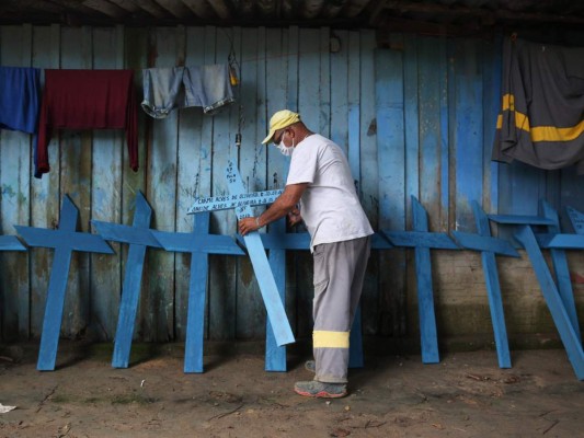Ulisses, un sepulturero testigo de tragedia del Covid-19 en Amazonía