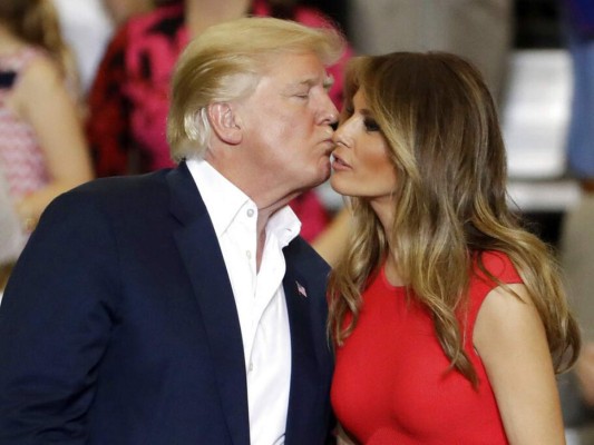 Libro: Melania demoró ir a Washington por acuerdo prenupcial&nbsp;