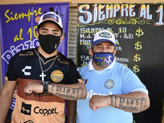 El mundo del fútbol le rinde culto a Diego Maradona en su cumpleaños 60