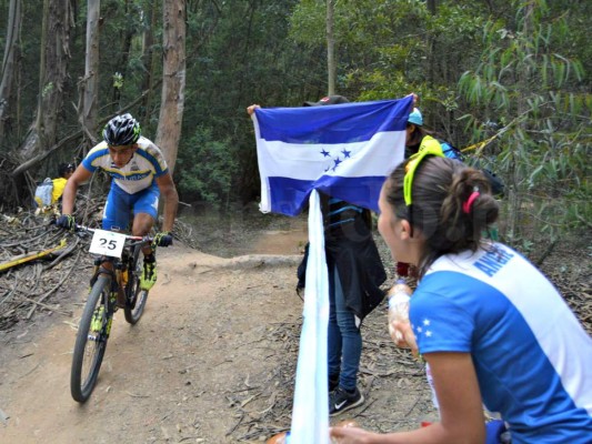 Mariajosé Montoya gana medalla de plata para Honduras en Panamericano de ciclismo