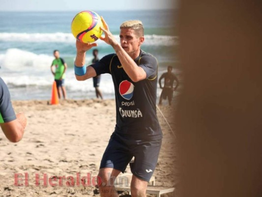 FOTOS: Así se preparan los jugadores de Motagua durante la pretemporada en las playas de Tela