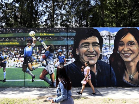 Desde Cristiano Ronaldo hasta Kirchner, todos felicitan a Maradona