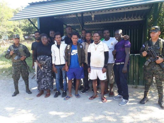 Honduras: En operativo detienen a 12 inmigrantes extranjeros que venían desde África