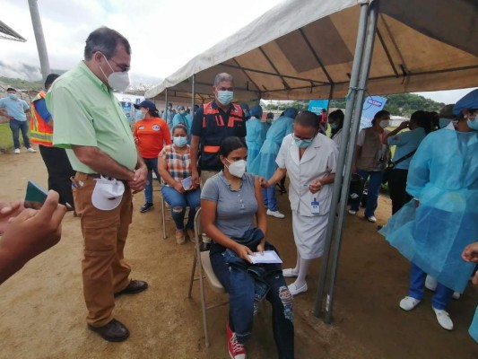 Así se desarrolla la segunda jornada del 'Vacunatón' en siete departamentos de Honduras