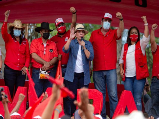 Con promesas y pidiendo voto en plancha, candidatos a la presidencia recorren Honduras (FOTOS)