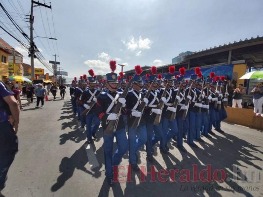 Las Fuerzas Armadas muestran su poderío en desfile cívico-militar por aniversario