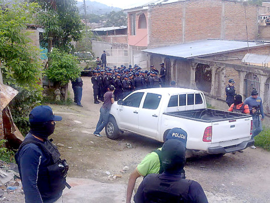 Policía recupera diez viviendas ocupadas por pandilleros en la capital de Honduras