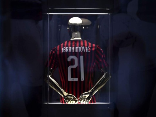 FOTOS: Locura y euforia en la segunda bienvenida de Zlatan Ibrahimovic al Milan