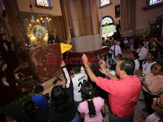 Con devoción y alegría, feligreses empiezan a llegar a la Basílica de Suyapa