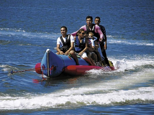 Prácticas de surf, el nuevo atractivo de verano en el sur