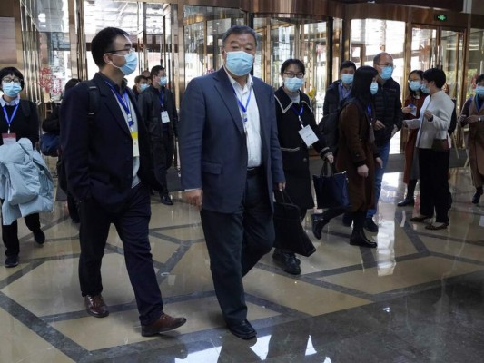 Investigadores de OMS se reúnen con expertos chinos y visitarán lugares claves