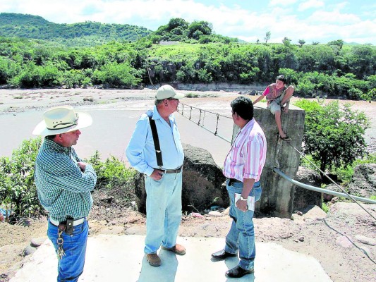 Honduras: Avanza construcción de puente hamaca en Apacilagua