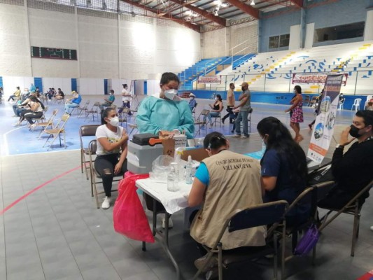 Covid-19: Hondureños mayores de 20 de años pueden vacunarse en la capital