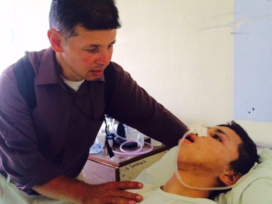 Triste padre se reencuentra con delicado hijo en el HEU