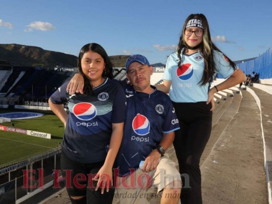 Afición azul le pone color a la final de ida entre Motagua y Comunicaciones (Fotos)