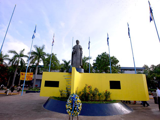 UNAH festeja sus 165 años de fundación