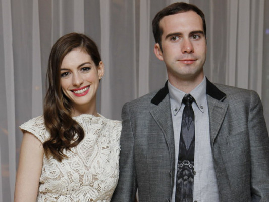 Anne Hathaway se compromete en matrimonio