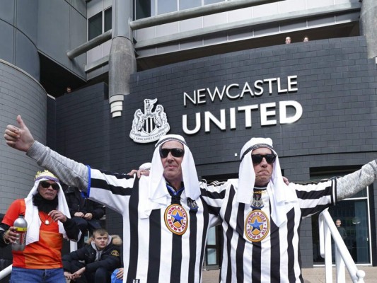 Piden a hinchas de Newcastle que no se disfracen de árabes