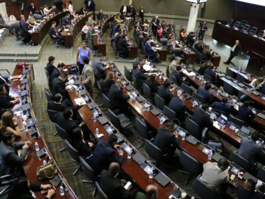 Sigue latente en el Congreso Nacional la posible reforma al artículo 184