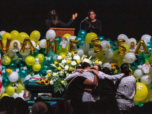 Amigos y familiares dan último adiós a Vanessa Guillén, la soldado asesinada por colega