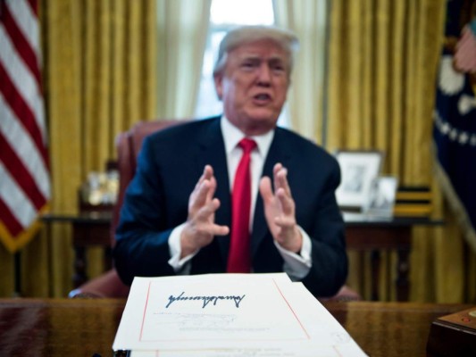 Trump promulga la ley de gran reforma fiscal