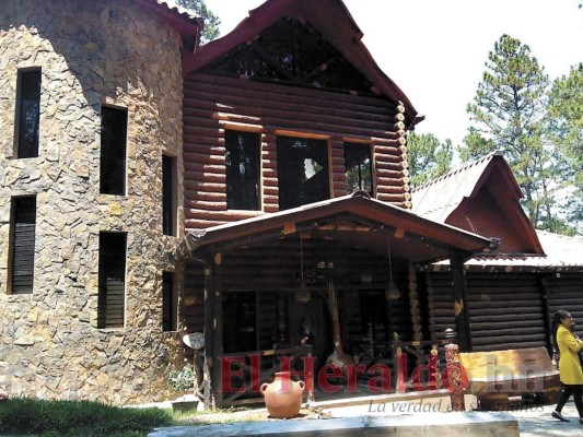 Fiscalía: Lujosa cabaña de 'Mi Rosa” tiene mezcla de dinero corrupto