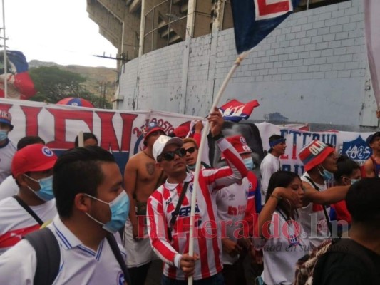 FOTOS: El carnaval de la Ultra Fiel a las afueras del Estadio Nacional