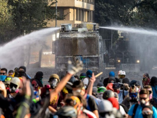 Revuelta social sigue en Chile con potentes protestas en Santiago (FOTOS)