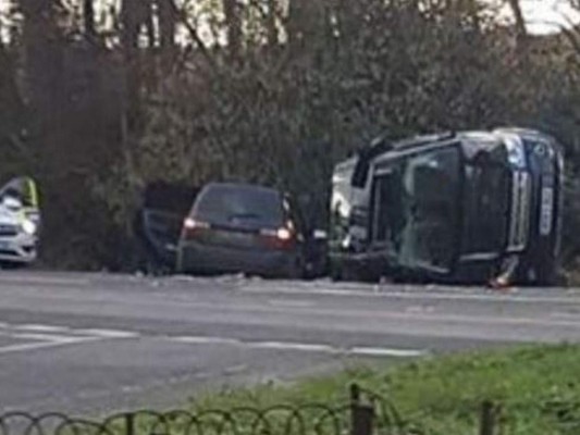 Príncipe Felipe sale ileso de accidente automovilístico&nbsp;